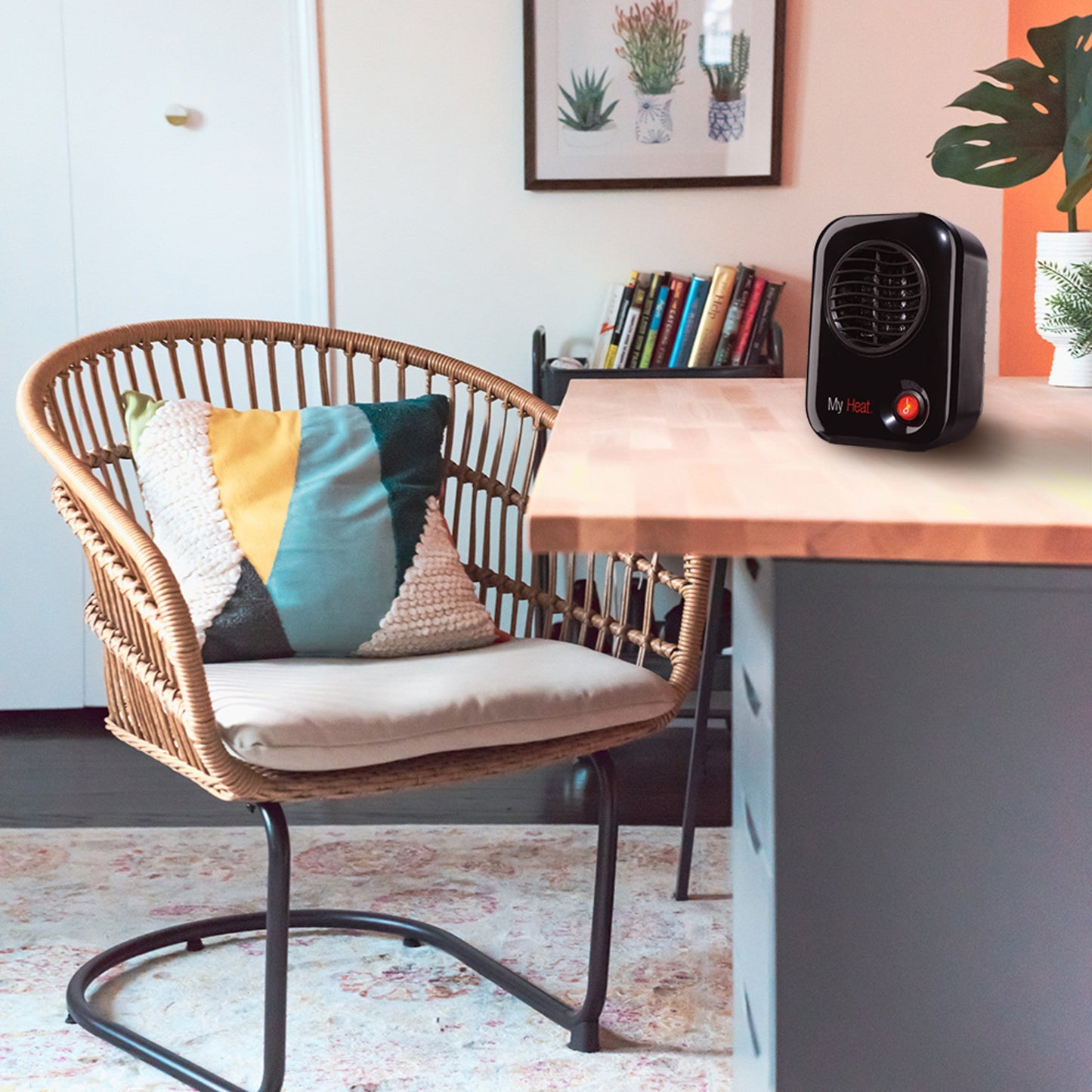 Lasko 100 MyHeat Personal 200W Table Top Heater: black